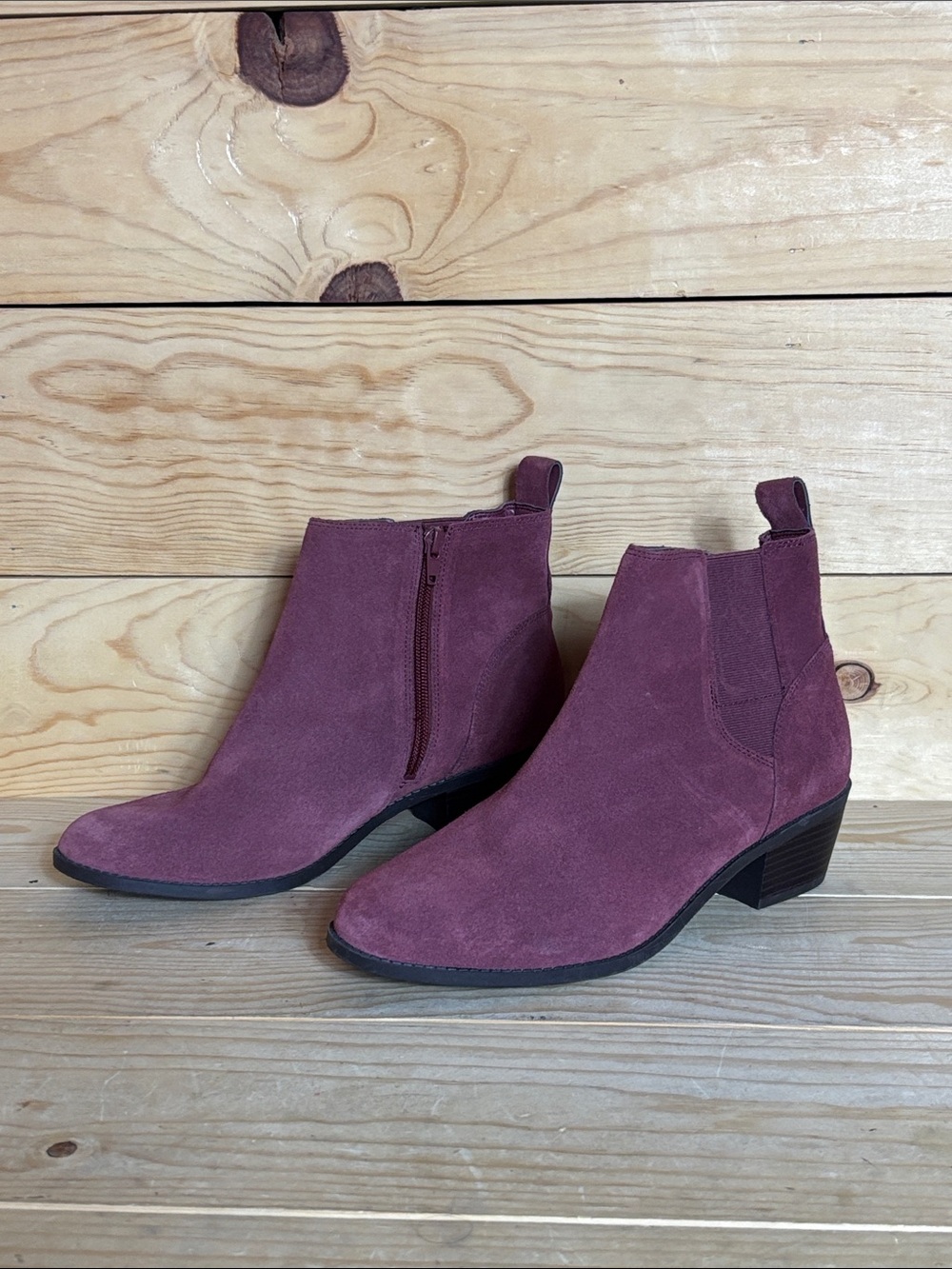 Vionic Roseland suede booties size 9